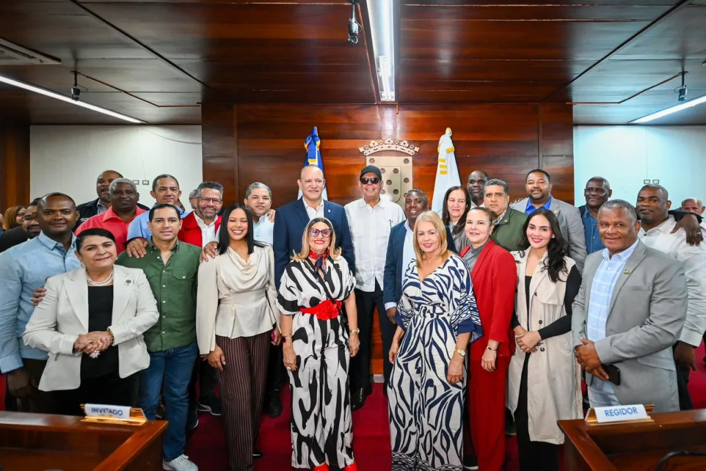 Santiago reconoce a Fernando Villalona como Hijo Adoptivo en emotivo acto oficial Santiago reconoce a Fernando Villalona como Hijo Adoptivo en emotivo acto oficial1