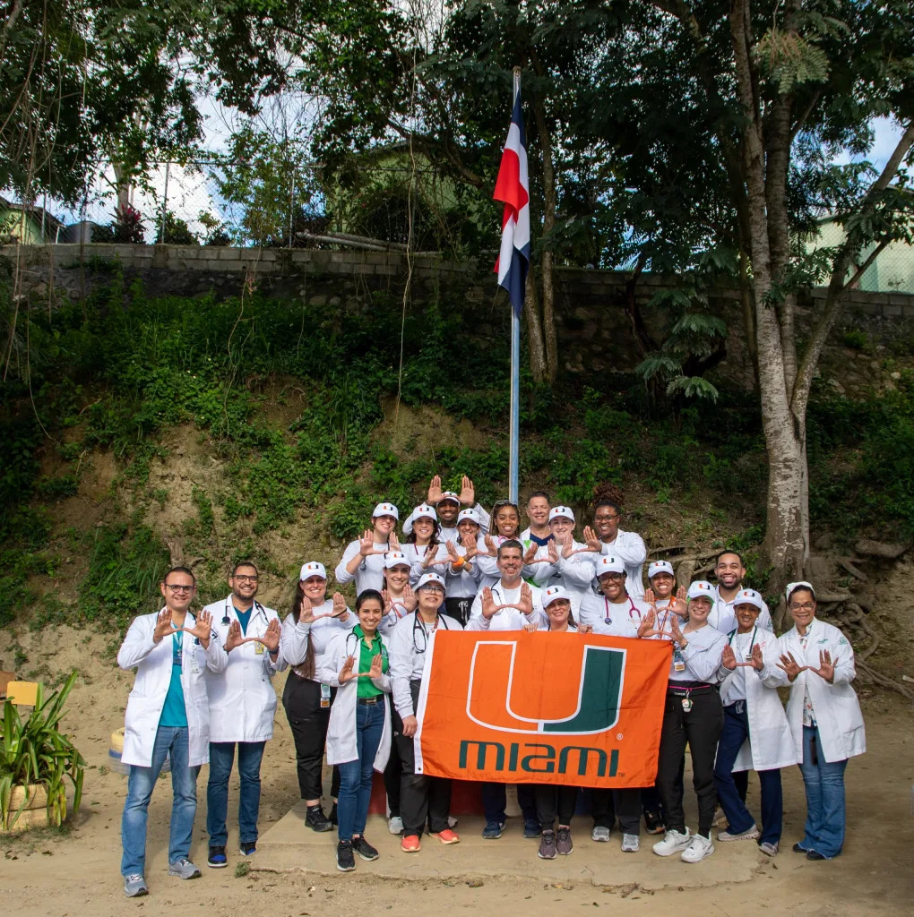 Unión Médica y Universidad de Miami llevan jornada de salud al municipio de Jánico Union Medica y Universidad de Miami llevan jornada de salud al municipio de Janico1