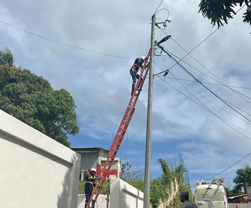 Edeeste desmantela conexión irregular en el Ayuntamiento de El Cedro de Miches y en residencia de la alcaldesa WhatsApp Image 2026 03 09 at 10.50.08 AM