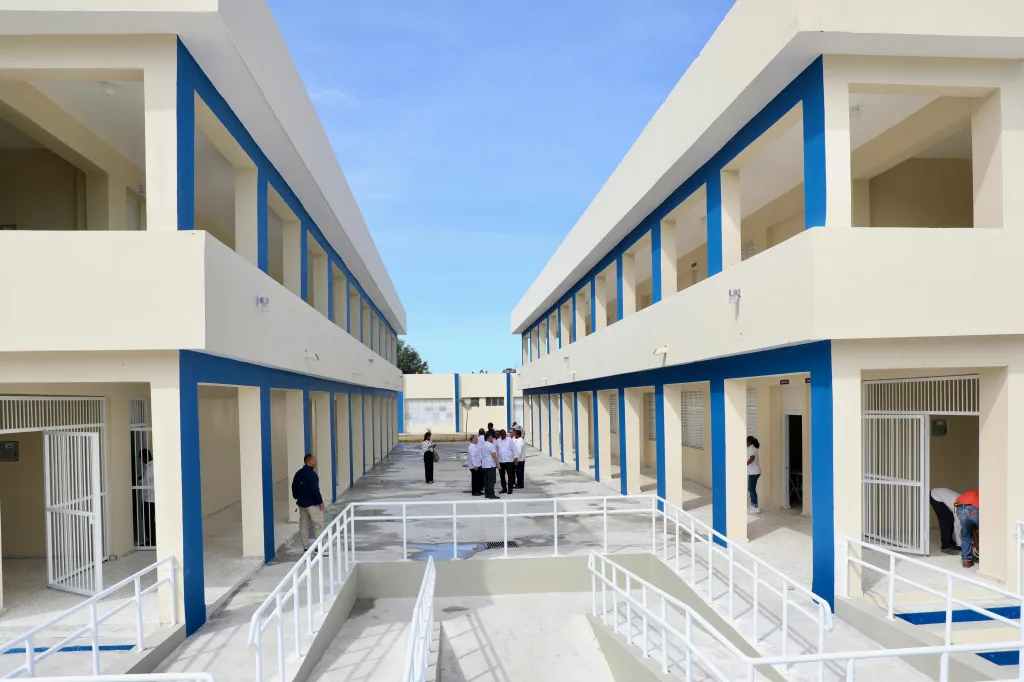 Gobierno fortalece educación con casi 2,000 nuevas aulas incorporadas en 2025 aulas incorporadas en 2025