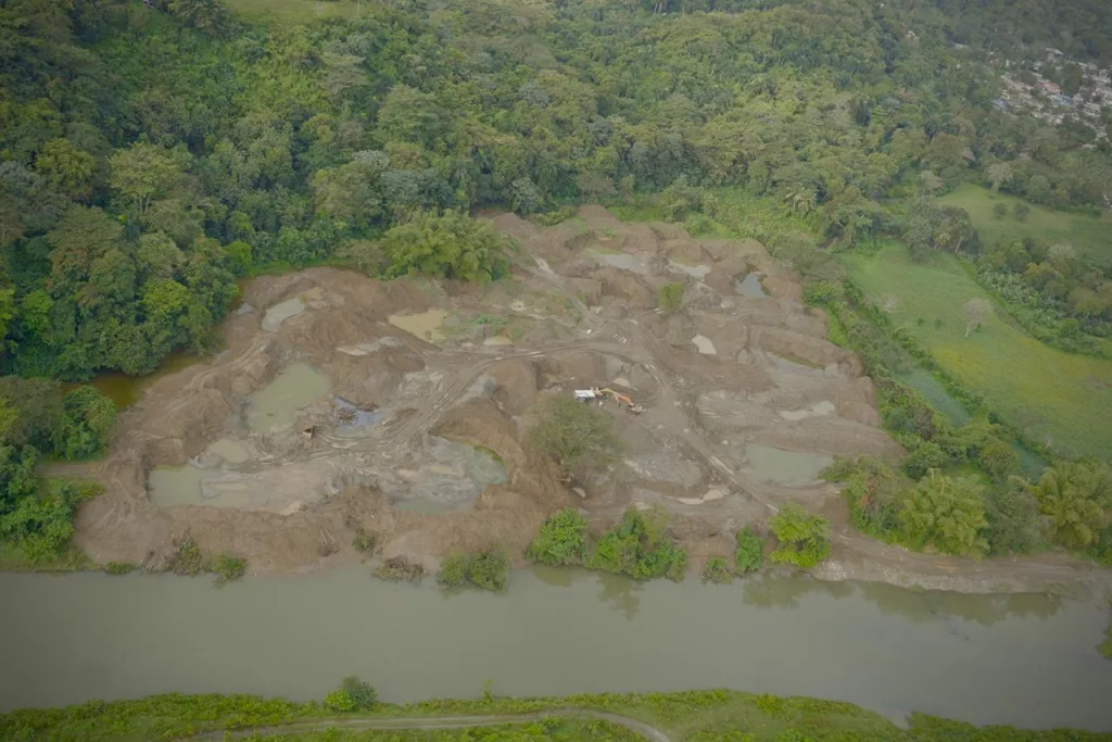Gobierno inicia rescate del río Haina para frenar daño ambiental y extracción ilegal rio Haina y combate extraccion ilegal de material2