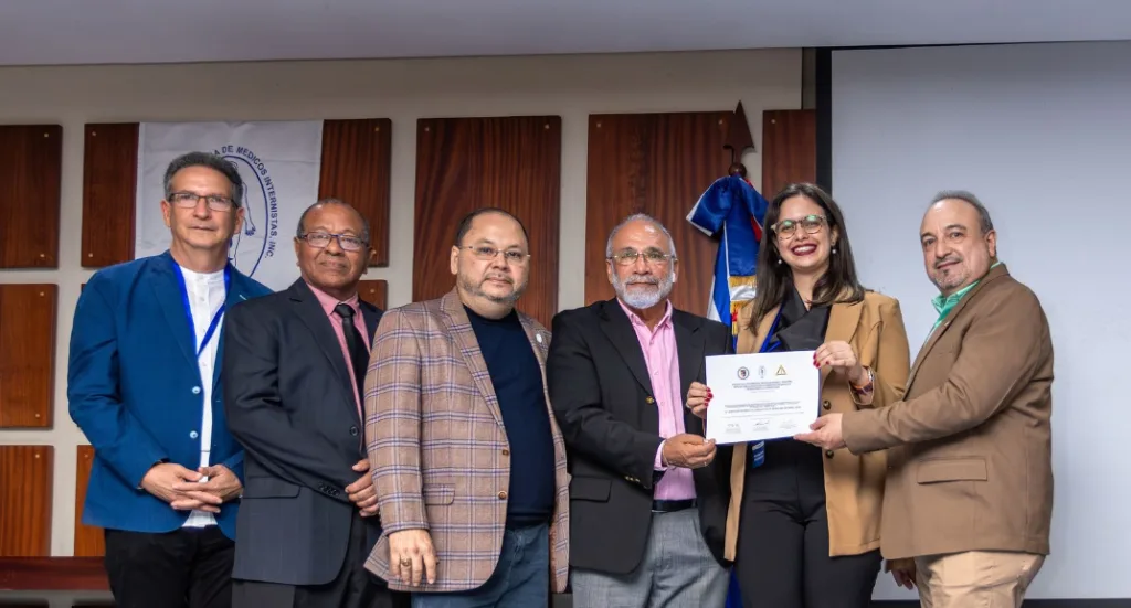 ADOMEINT fortalece formación médica con exitoso simposio de residentes en Santiago ADOMEINT fortalece formacion medica con exitoso simposio de residentes en Santiago2