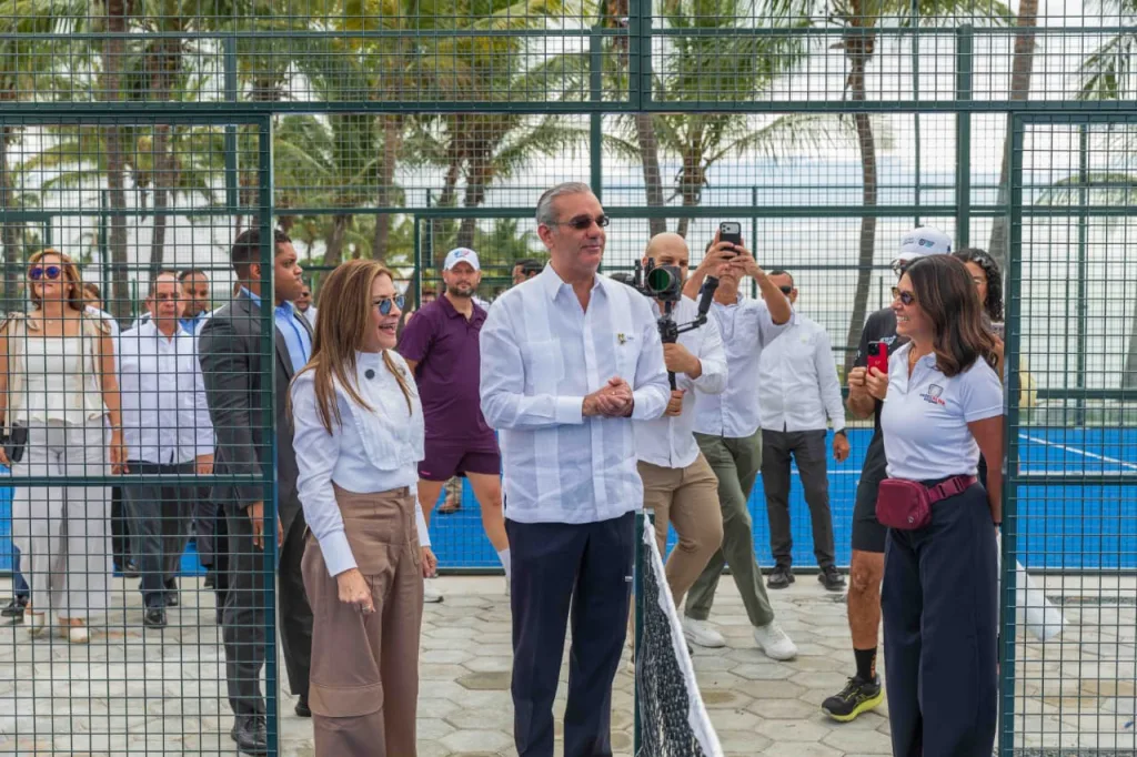 Abinader y Carolina Mejía entregan el Malecón Deportivo como nuevo símbolo urbano de Santo Domingo Abinader y Carolina Mejia entregan el Malecon Deportivo como nuevo simbolo urbano de Santo Domingo1