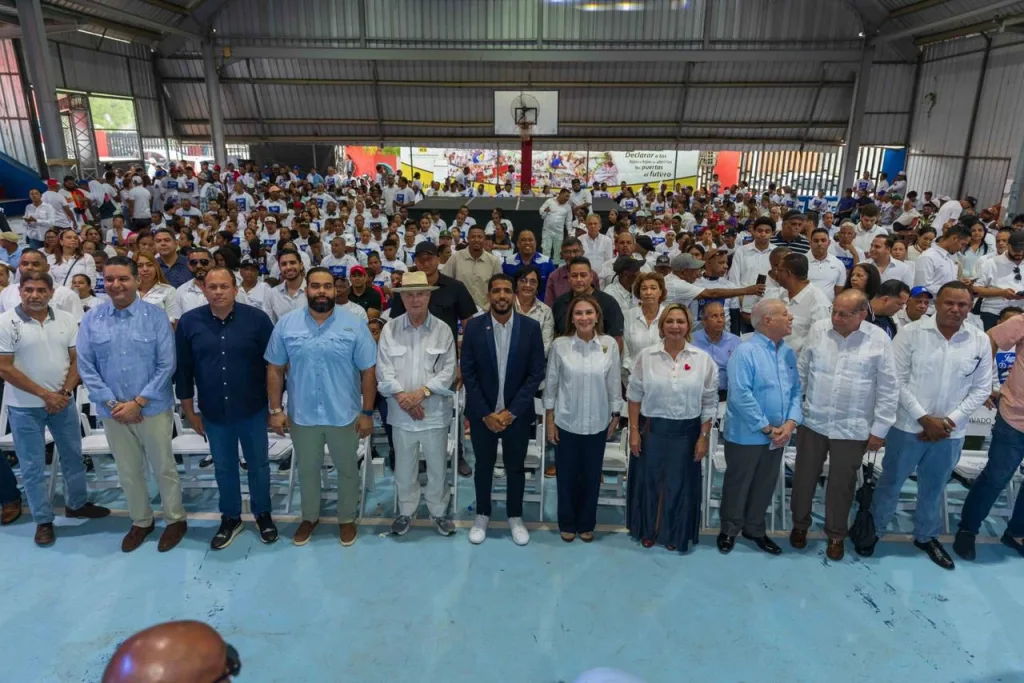 Carolina fortalece al PRM en Santiago con juramentación de nuevos liderazgos Carolina fortalece al PRM en Santiago con juramentacion de nuevos liderazgos1