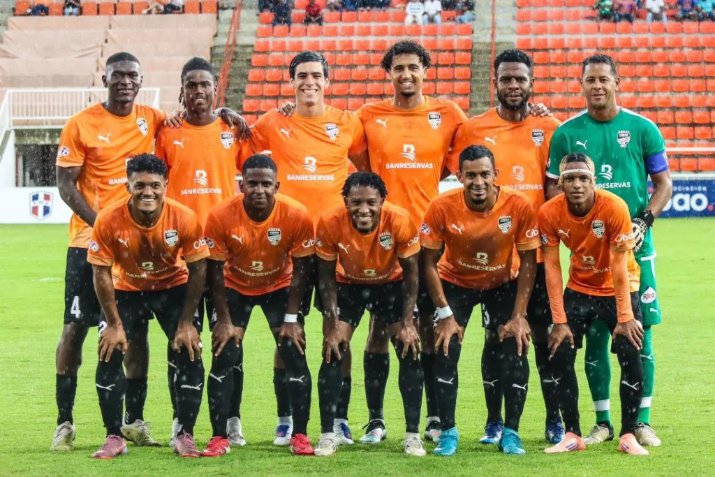 Golazo en el último suspiro salva a Cibao FC ante Salcedo Cibao FC