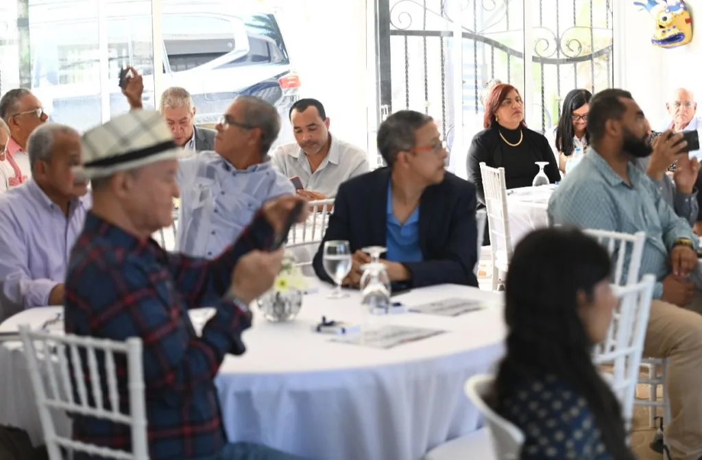 Daniel Rivera destaca papel de la prensa escrita en encuentro con periodistas de Santiago Daniel Rivera destaca papel de la prensa escrita en encuentro con periodistas de Santiago1