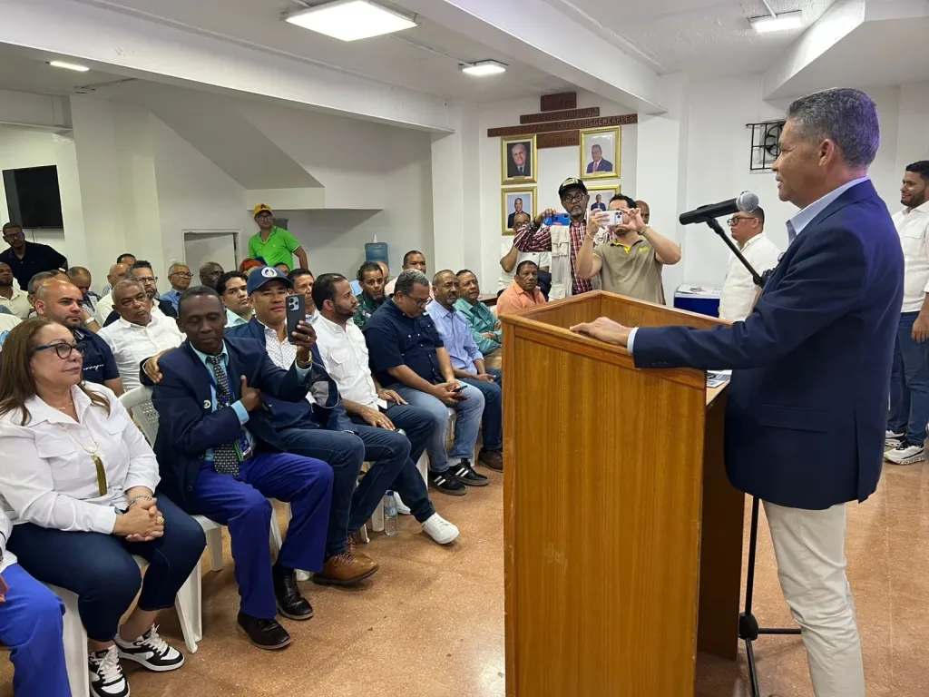 Eugenio Cedeño plantea renovar el PRM con unidad, defensa del Gobierno y liderazgo emergente Eugenio Cedeno busca Secretaria General del PRM para defender al Gobierno