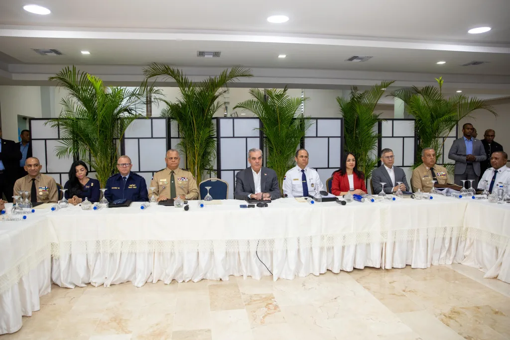 Gobierno refuerza estrategias de seguridad en reunión encabezada por Abinader Gobierno refuerza estrategias de seguridad en reunion encabezada por Abinader1