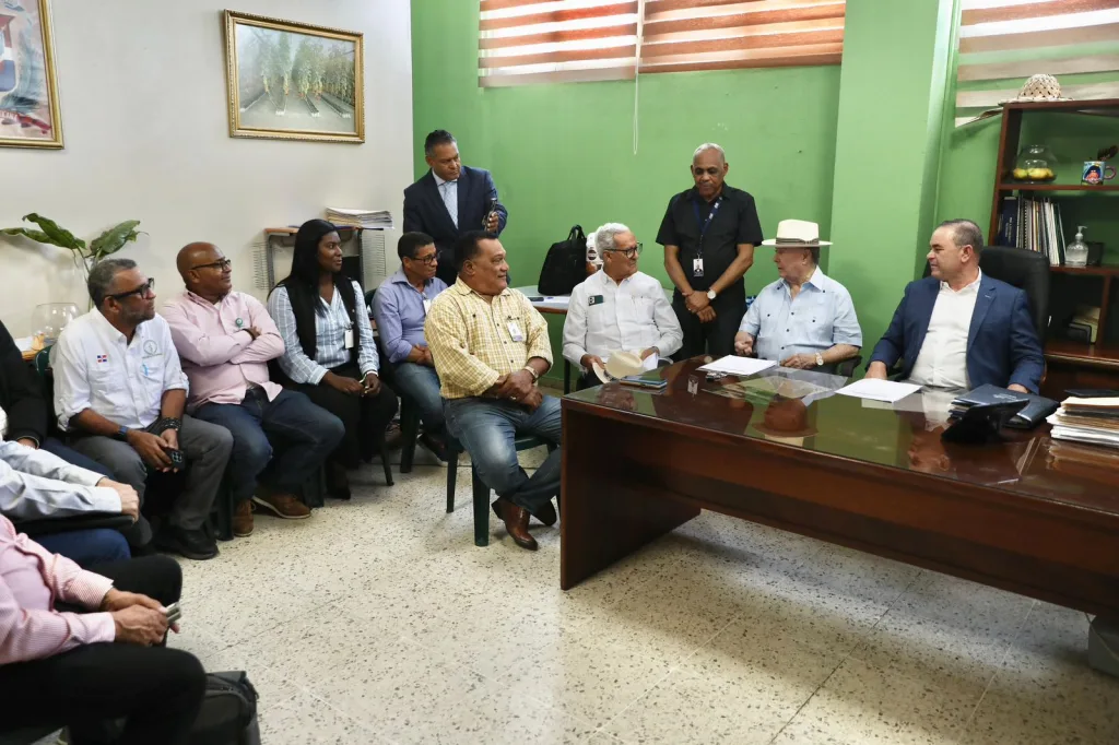 Hipólito Mejía respalda modernización agrícola impulsada por Agricultura Hipolito Mejia respalda modernizacion agricola impulsada por Agricultura1