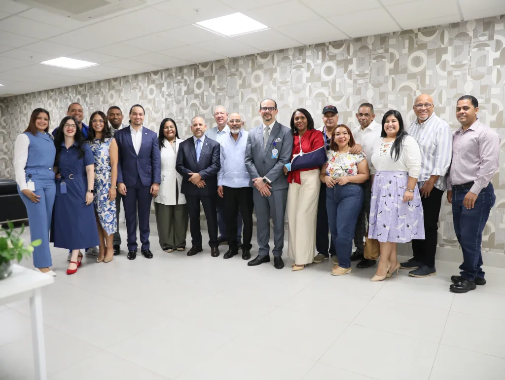Hospital Cabral y Báez abre sus puertas a la prensa en su 80 aniversario Hospital Cabral y Baez abre sus puertas a la prensa en su 80 aniversario1