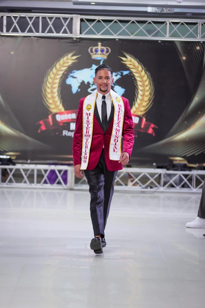 Leny Guzmán conquista título nacional y representará al país en certamen internacional Leny Guzman orgullo de Licey al Medio es coronado Mister Petite Belleza Turismo Mundial R.D. 20262