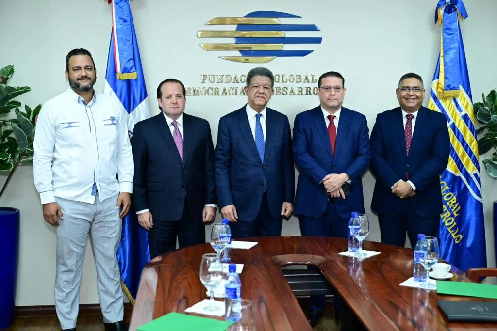 Fernández resalta apertura al diálogo y pide al Gobierno asumir responsabilidades ante crisis global Leonel valora dialogo respetuoso con comision oficial dice gobierno debe asumir sacrificios