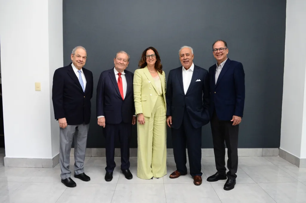 Lina García hace historia al convertirse en la primera mujer presidenta de APEDI Lina Garcia hace historia al convertirse en la primera mujer presidenta de APEDI2