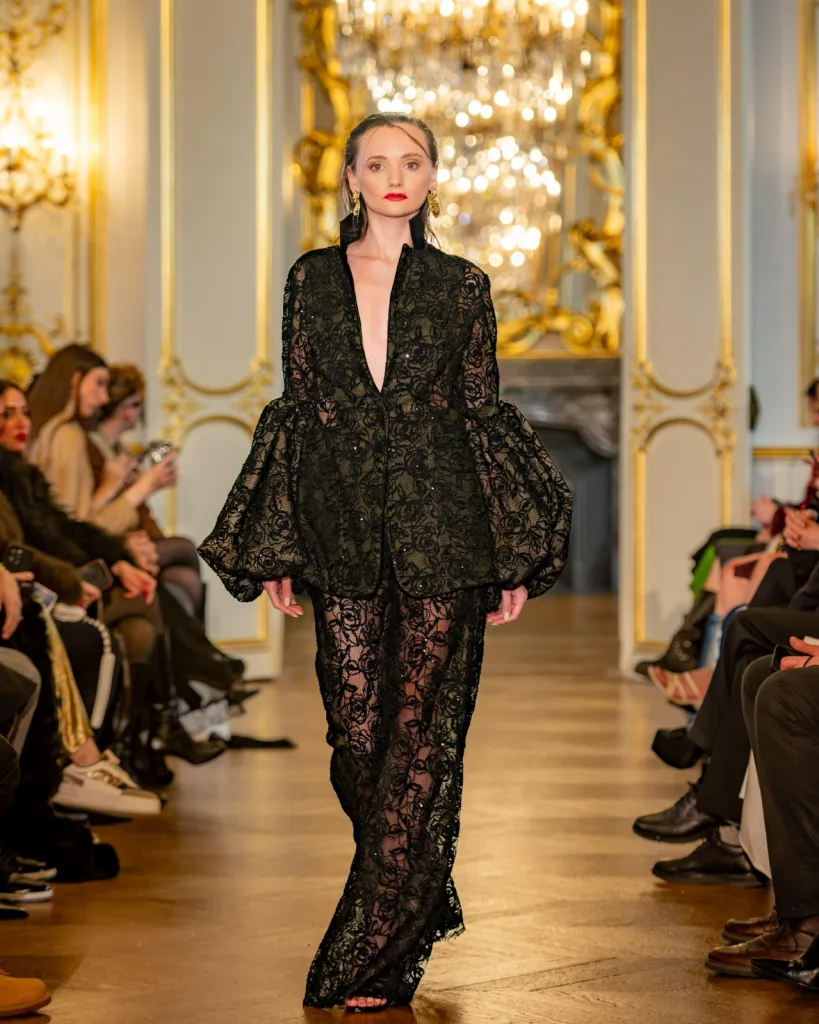 Rafael Rivero conquista París con su propuesta “Alta Moda” y marca un hito para el diseño dominicano Rafael Rivero conquista Paris con su propuesta Alta Moda y marca un hito para el diseno dominicano1