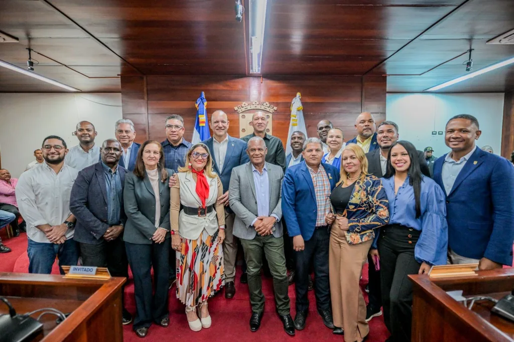 Santiago honra a sus leyendas del béisbol con distinciones municipales Santiago honra a sus leyendas del beisbol con distinciones municipales