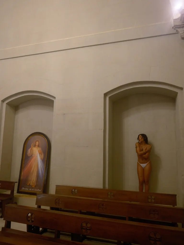 Tokischa desata controversia internacional tras sesión fotográfica semidesnuda en iglesia española Tokischa desata controversia internacional tras sesion fotografica en iglesia espanola1