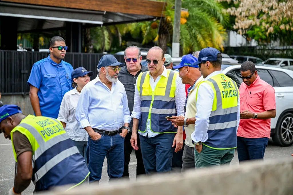 Alcaldía de Santiago refuerza labores de limpieza para prevenir inundaciones Ulises Rodriguez destaca acciones anticipadas en canadas e imbornales ante alertas por lluvias1