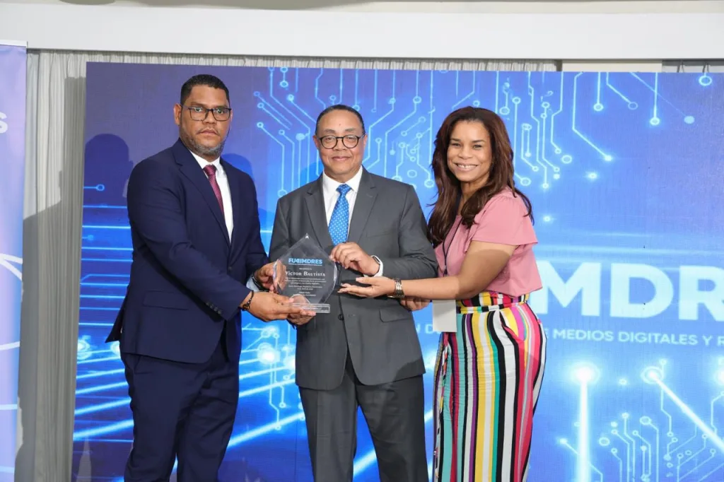 Víctor Bautista advierte que dominar la IA sin ética deja al periodismo sin credibilidad Victor Bautista advierte que dominar la IA sin etica deja al periodismo sin credibilidad1