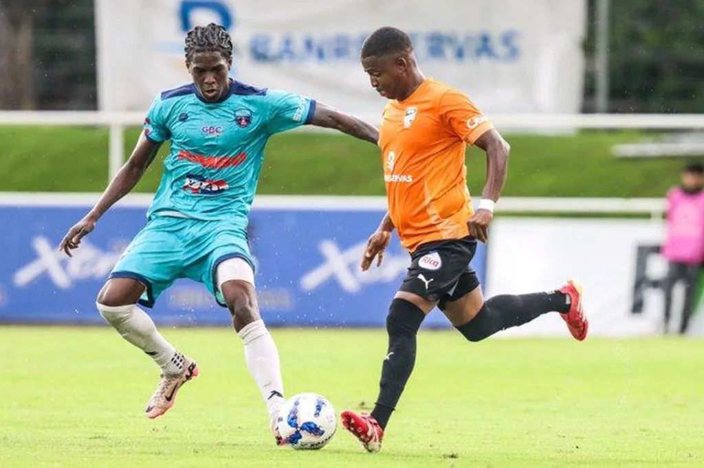 Golazo en el último suspiro salva a Cibao FC ante Salcedo Wilman Modesta protagonista de un empate dramatico de Cibao FC ante Salcedo