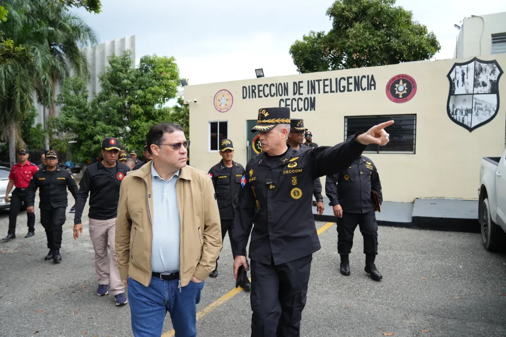 Refuerzan ofensiva contra comercio ilegal durante Semana Santa 2026 Yayo Sanz Lovaton Junto al General Jerez