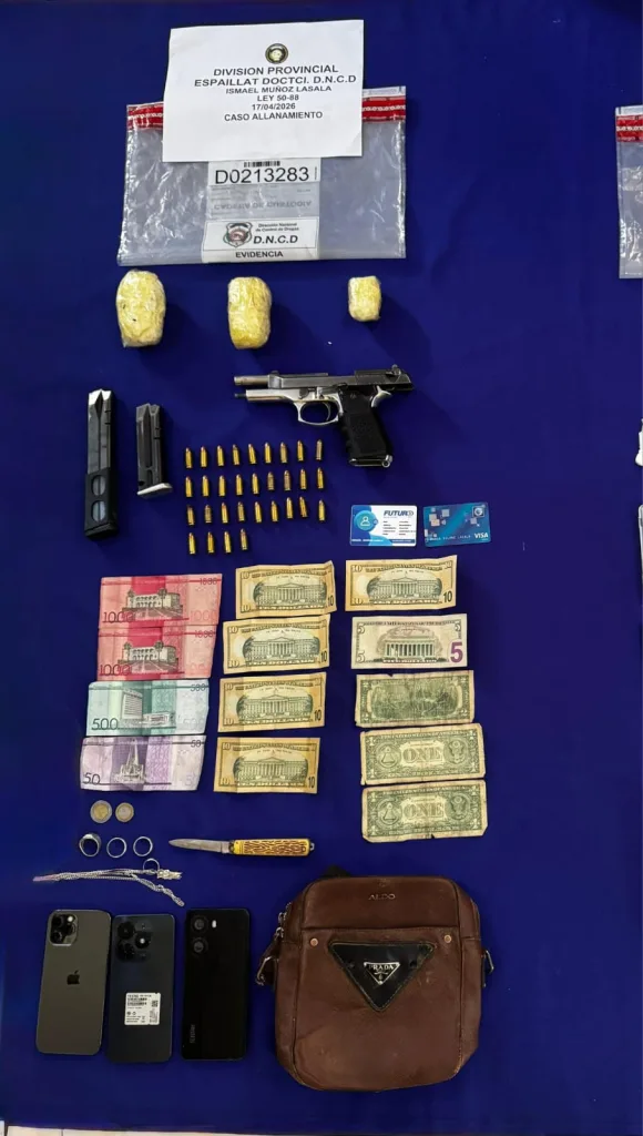 DNCD captura en Moca a presunto cabecilla del narcotráfico buscado por múltiples delitos drogas una pistola calibre 9mm dinero en efectivo y otras evidencias vinculadas a actividades ilicitas