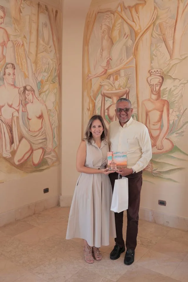 Adompretur Santiago impulsa conocimiento histórico con visita al Museo del Monumento maria ramirez y bartolo garcia