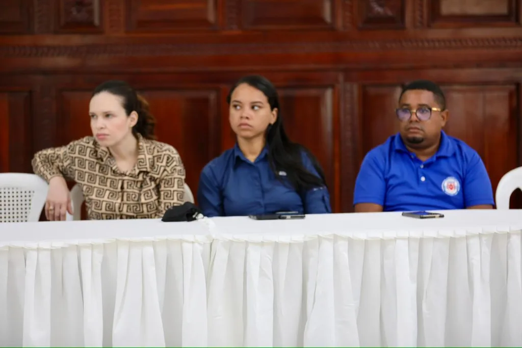 Comunicadores destacan inversión histórica de Abinader en Santiago ruth camilo y jonnatahan flores