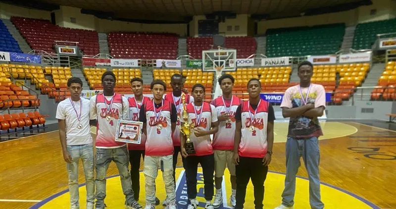 Campeones Sub20 de Plaza Valerio reciben trofeos y medallas Los monarcas con medallas y trofeos