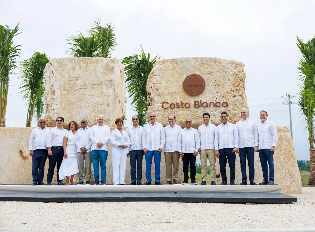 Abinader anuncia histórica inversión para transformar Boca Chica Abinader anuncia historica inversion para transformar Boca Chica