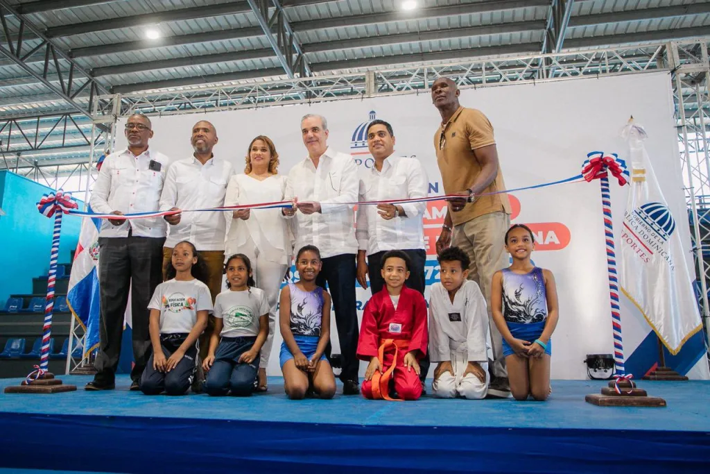 Abinader entrega modernos pabellones deportivos en La Romana para impulsar el talento juvenil Abinader entrega modernos pabellones deportivos en La Romana para impulsar el talento juvenil