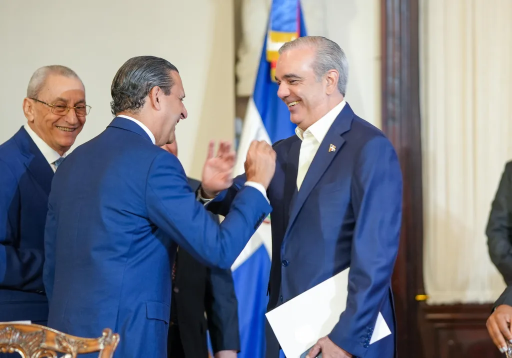 Abinader y FINJUS sellan alianza para fortalecer la institucionalidad y la seguridad jurídica del país Abinader y FINJUS sellan alianza para fortalecer la institucionalidad y la seguridad juridica del pais1