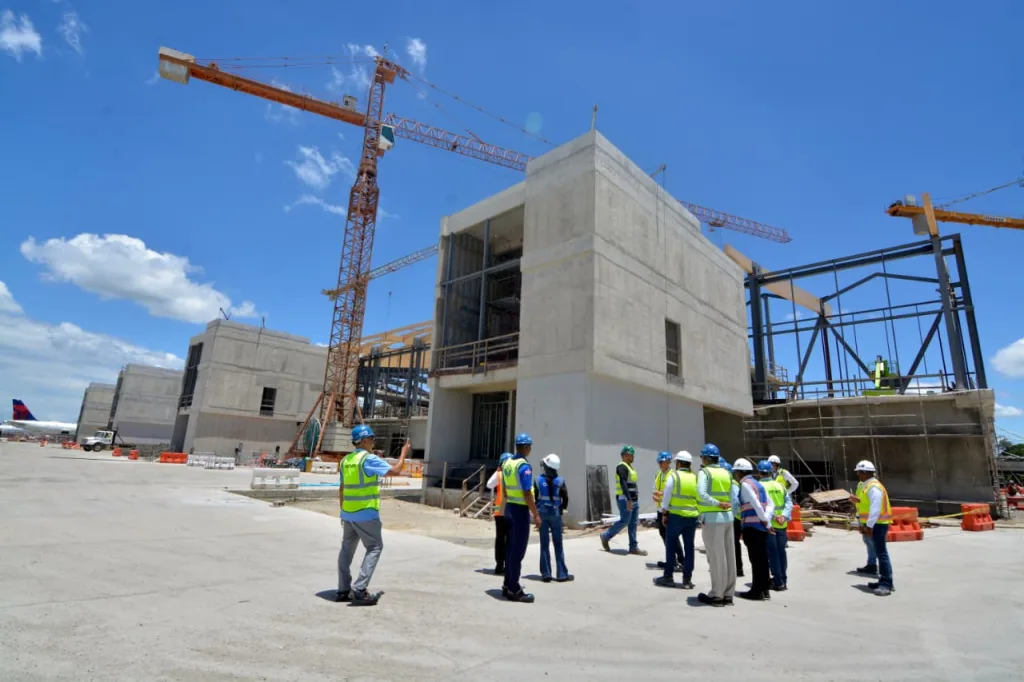 Aeropuerto del Cibao muestra avances de moderna terminal valorada en US$200 millones Aeropuerto del Cibao muestra avances de moderna terminal valorada en US200 millones3