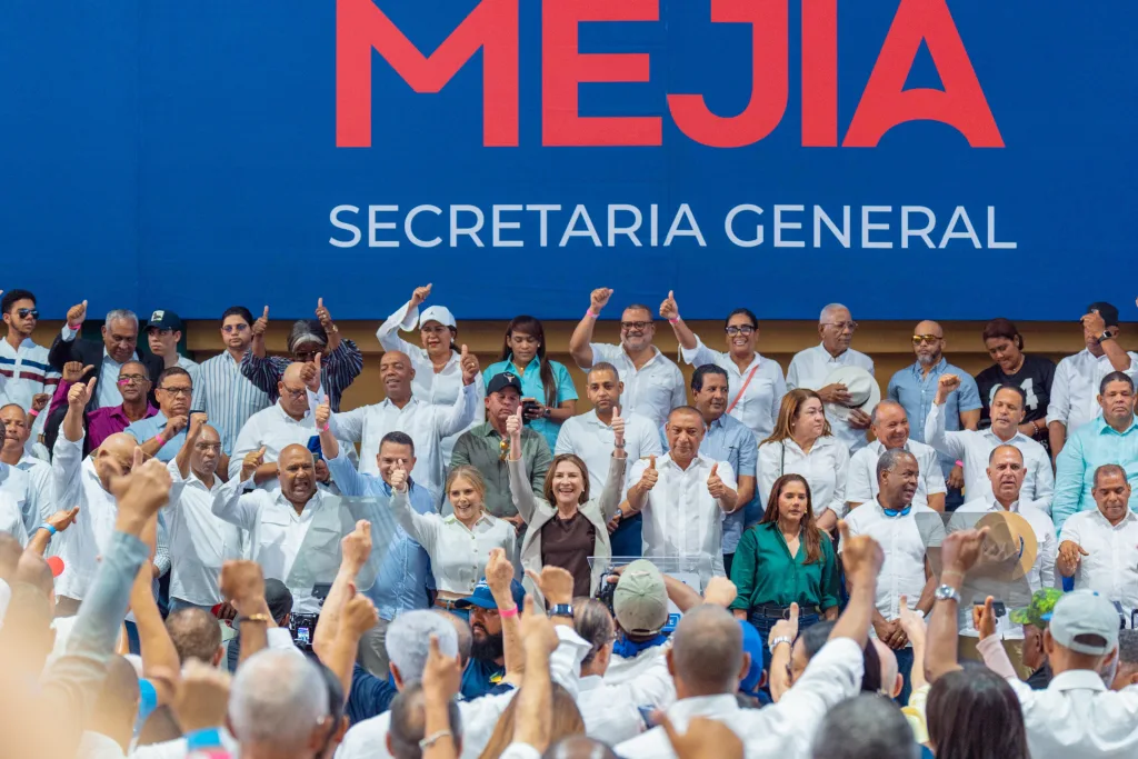 Carolina Mejía fortalece apoyo del PRM en el Este durante multitudinario encuentro en La Romana Carolina Mejia fortalece apoyo del PRM en el Este durante multitudinario encuentro en La Romana