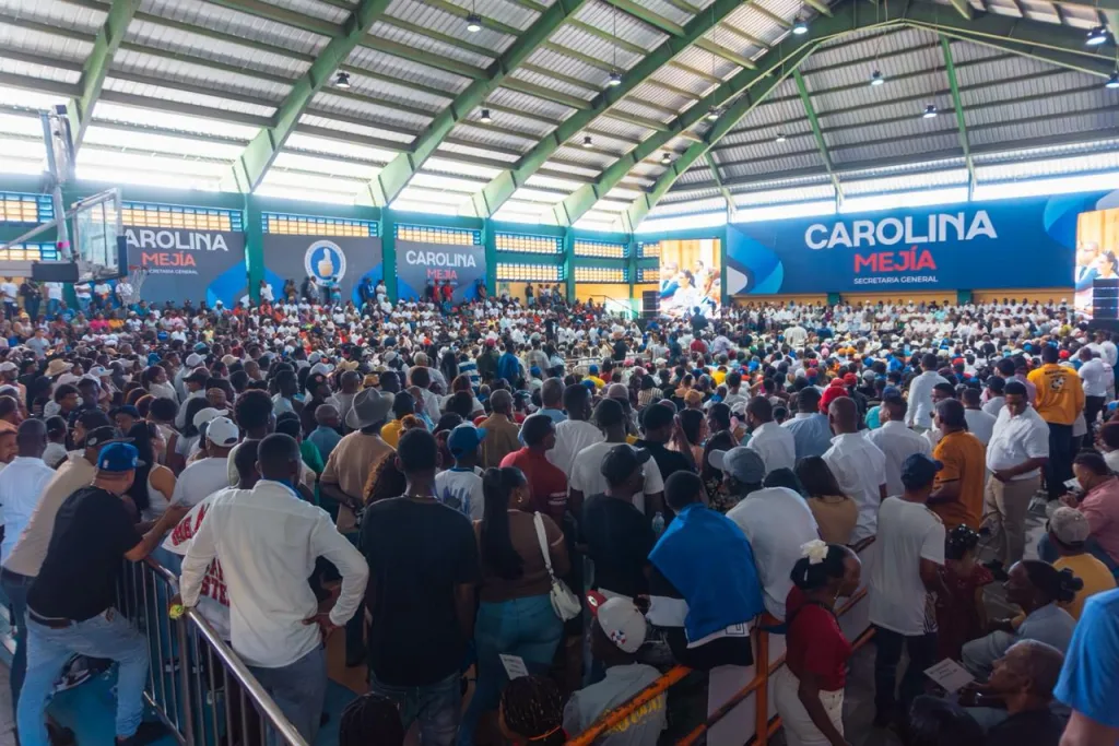 Carolina Mejía fortalece apoyo del PRM en el Este durante multitudinario encuentro en La Romana Carolina Mejia fortalece apoyo del PRM en el Este durante multitudinario encuentro en La Romana1