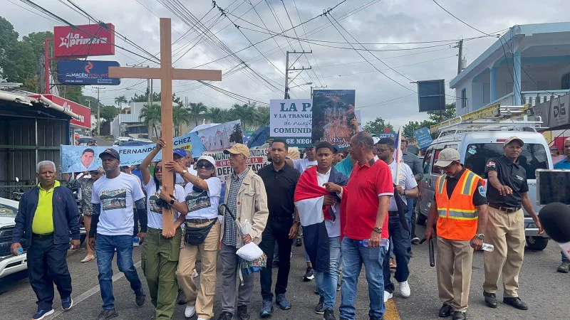 Comunitarios denuncian “ecocidio” en el Santo Cerro y marchan contra la deforestación Comunitarios del Santo Cerro marchan contra la deforestacion y denuncian ecocidio en la loma