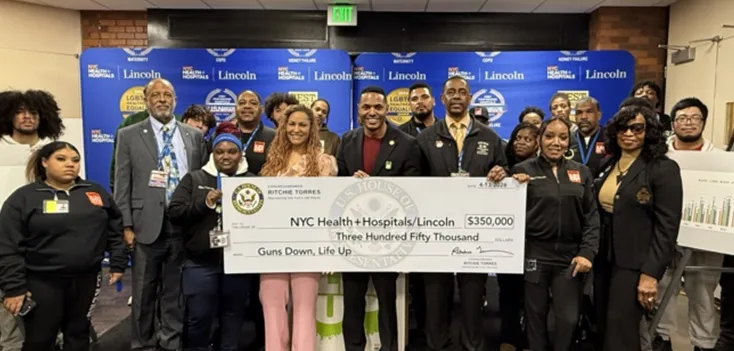 Congresista Torres entrega US$350 mil al Hospital Lincoln en El Bronx para prevención violencia juvenil Congresista Torres entrega US350 mil al Hospital Lincoln en El Bronx para prevencion violencia juvenil