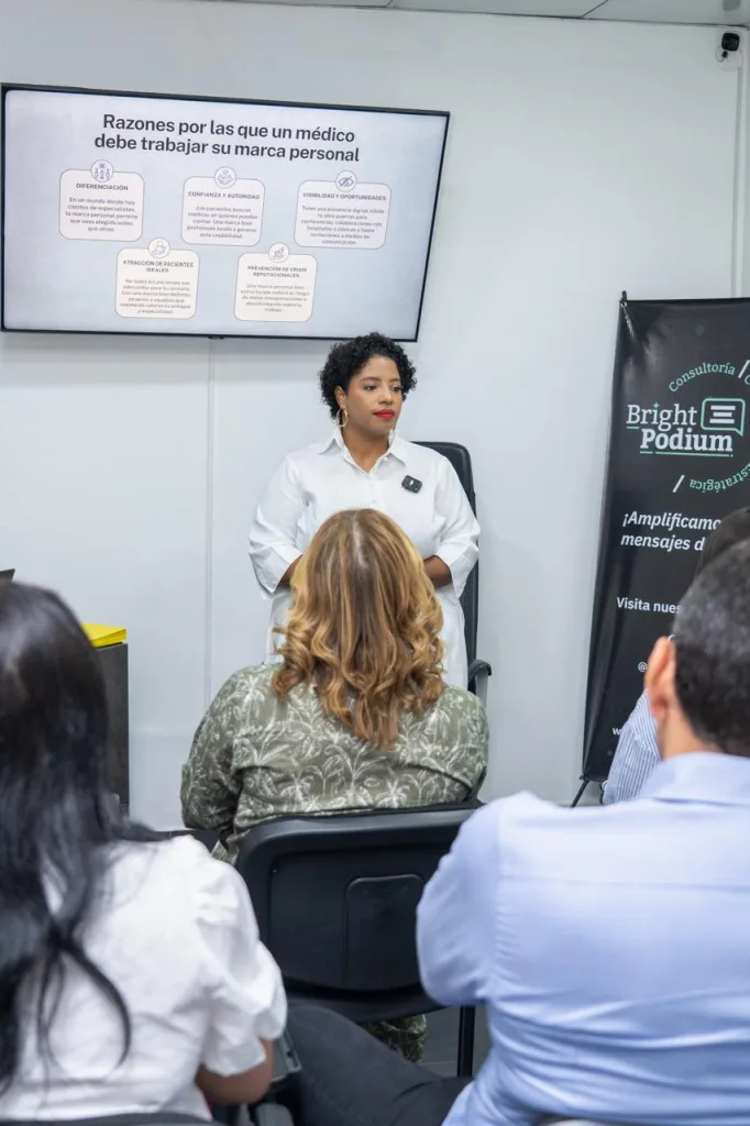 Experta advierte que más del 90 % de los pacientes investiga médicos en redes sociales antes de consultar Esmerarda Montero asegura que la reputacion digital se ha convertido en un factor clave para los profesionales de la salud1