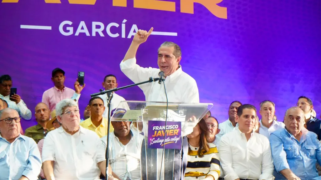 Francisco Javier exhibe fuerza política en Santiago con masiva juramentación de equipos Francisco Javier exhibe fuerza politica en Santiago con masiva juramentacion de equipos1