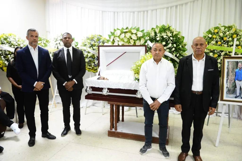 Fuerza del Pueblo despide con honores a dirigente Elvis Ramírez en Santiago Fuerza del Pueblo despide con honores a dirigente Elvis Ramirez en Santiago1
