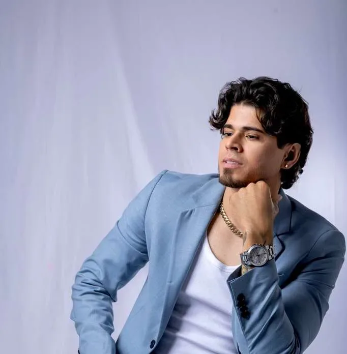 Kamilolf vive un momento estelar en la bachata tras impacto de “Amiga Mía” Kamilolf vive un momento estelar en la bachata tras impacto de Amiga Mia e1780012823189
