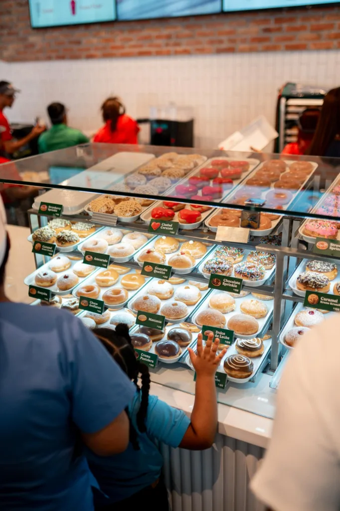 Krispy Kreme inaugura nueva tienda en Santiago y fortalece su expansión en el Cibao Krispy Kreme inaugura nueva tienda en Santiago y fortalece su expansion en el Cibao1