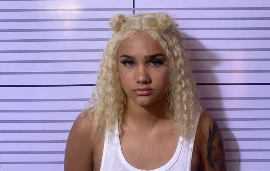 Detienen a exponente urbana “Masha” durante operativo en Boca Chica Masha y otros dos jovenes eljacaguero