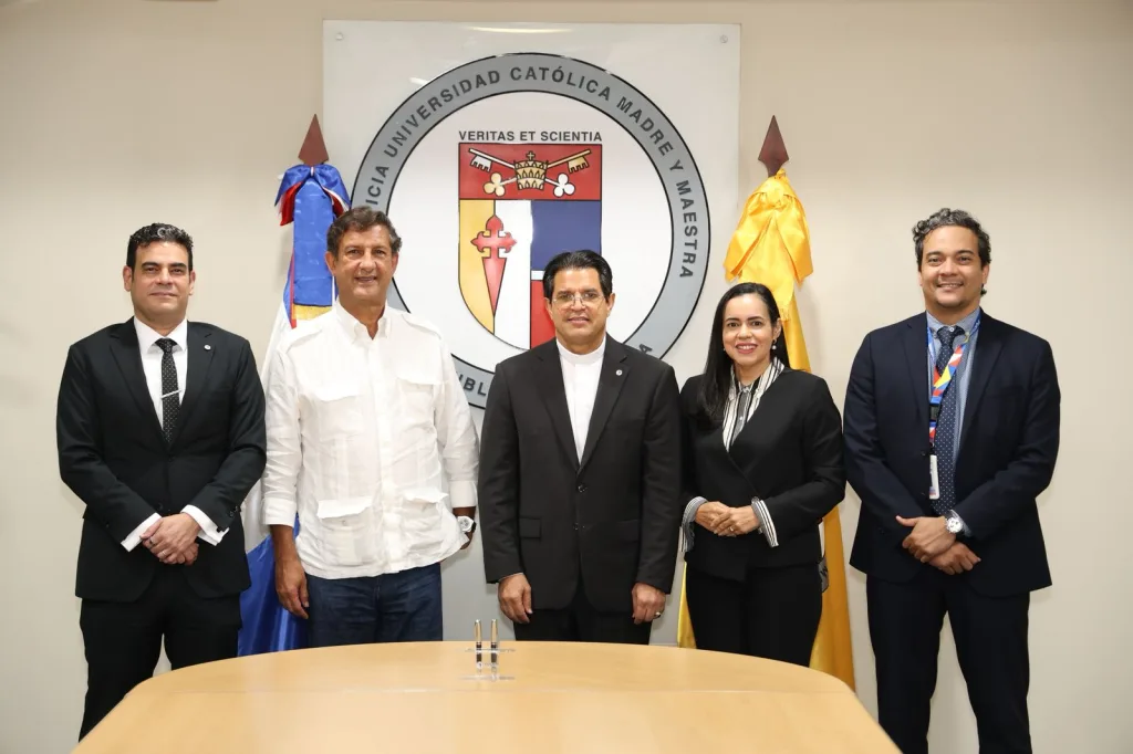 PUCMM y SAVANNA sellan alianza para impulsar industria de semiconductores en República Dominicana PUCMM y SAVANNA sellan alianza para impulsar industria de semiconductores en Republica Dominicana1