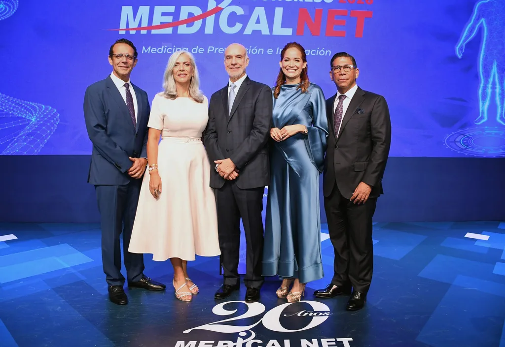 MedicalNET inaugura congreso internacional de innovación médica durante celebración de sus 20 años Pedro Urena Yenny Urena Fernando Contreras Esthenia Garcia y Jose de Jesus