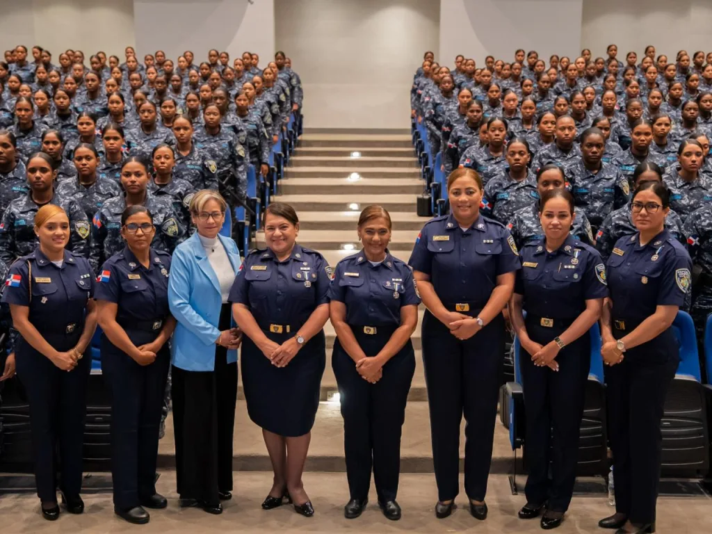 Policía Nacional fortalece liderazgo femenino con jornada formativa para más de mil aspirantes Policia Nacional fortalece liderazgo femenino con jornada formativa para mas de mil aspirantes