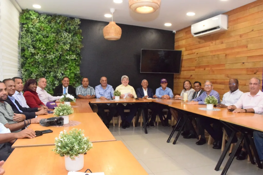 Proyecto de Francisco Javier García anuncia masiva juramentación en Santiago Proyecto de Francisco Javier Garcia anuncia masiva juramentacion en Santiago1