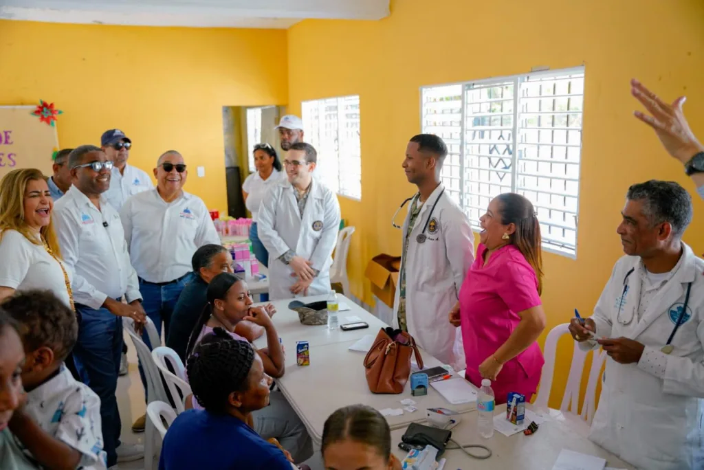 Robert Polanco resalta compromiso social de Abinader con las familias más vulnerables Robert Polanco resalta compromiso social de Abinader con las familias mas vulnerables1
