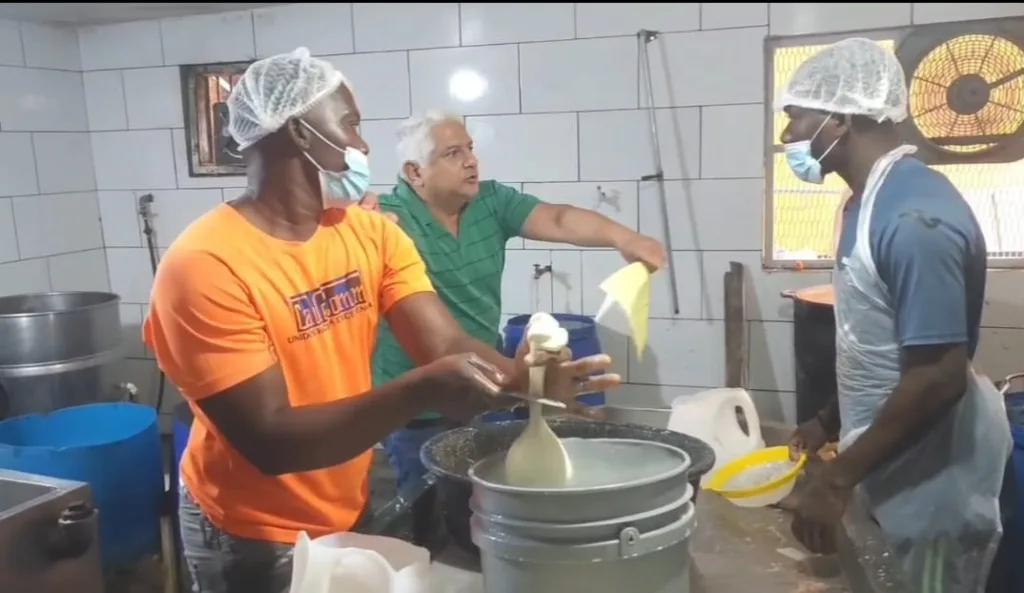 Salud Pública clausura fábrica de lácteos en Santiago por violaciones sanitarias Salud Publica clausura fabrica de lacteos en Santiago por violaciones sanitarias1