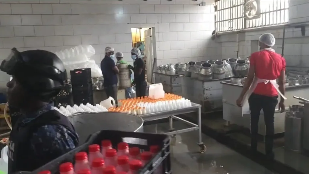 Salud Pública clausura fábrica de lácteos en Santiago por violaciones sanitarias Salud Publica clausura fabrica de lacteos en Santiago por violaciones sanitarias2