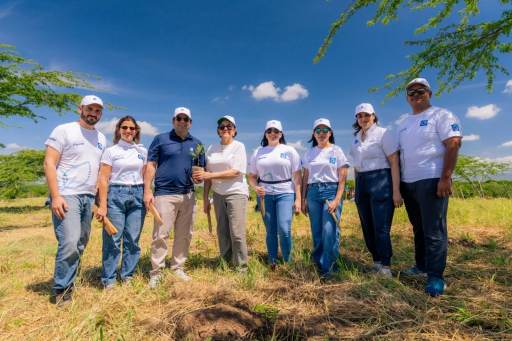 Banco Popular fortalece reforestación en San José de las Matas con siembra de 4,000 árboles Severin Carminati Laura Partal Jorge Jana Inmaculada Adames Carolina Grimaldi Mariel Bera Ana Amelia Rivera y Leonel Ng